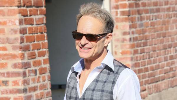 David Lee Roth is “going back to cali” in latest video