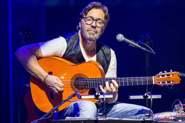 Al Di Meola thanks fans for ‘love, support’ after suffering heart attack on stage