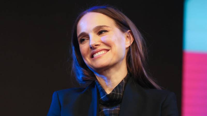LOS ANGELES, CALIFORNIA - JANUARY 09: Natalie Portman at the SiriusXM's Town Hall with the cast of "May December" at SiriusXM Studios on January 09, 2024 in Los Angeles, California. (Photo by Rodin Eckenroth/Getty Images for SiriusXM)